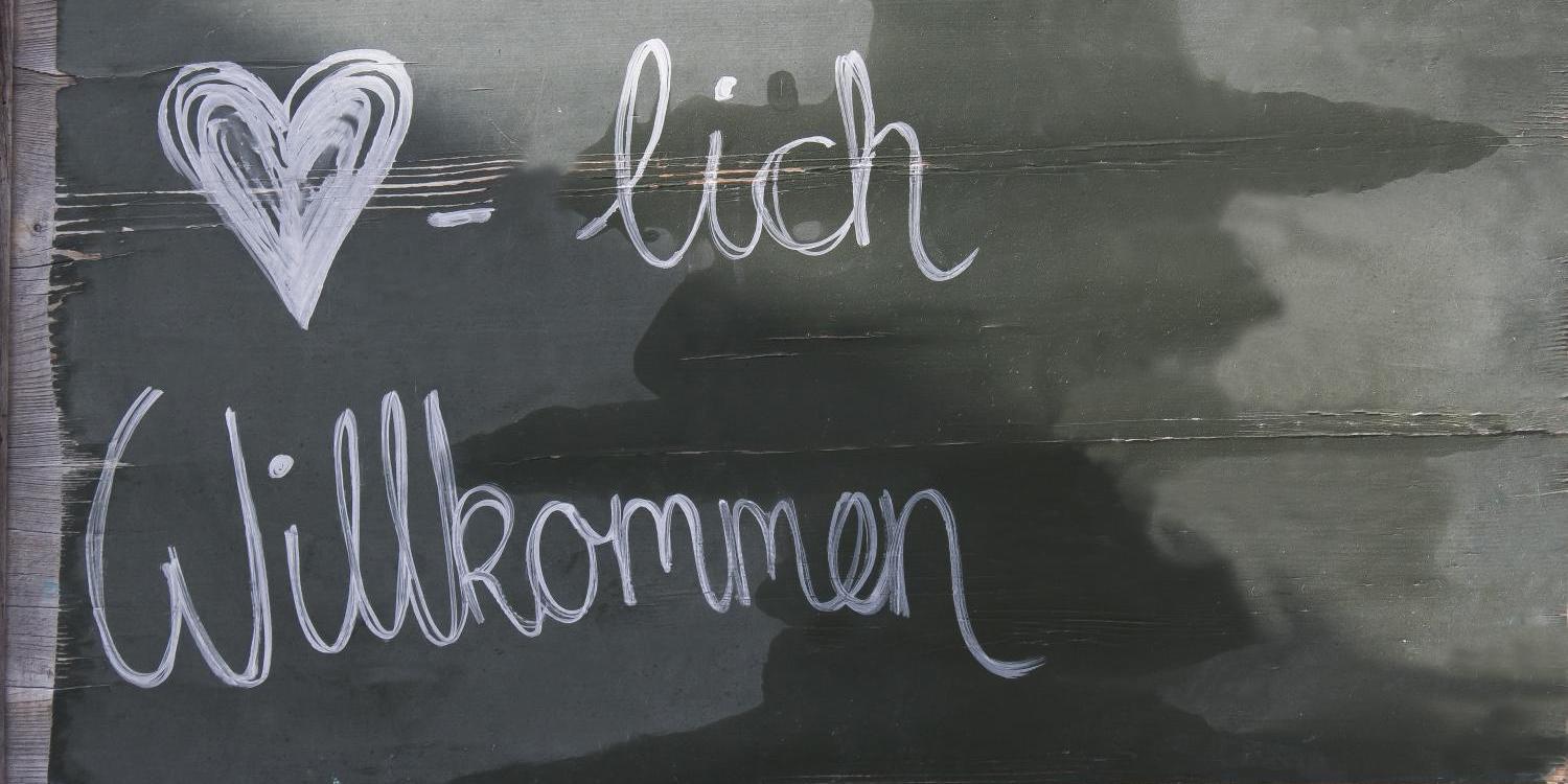 warm-welcome-3717133_by_stux_pixabay_pbs