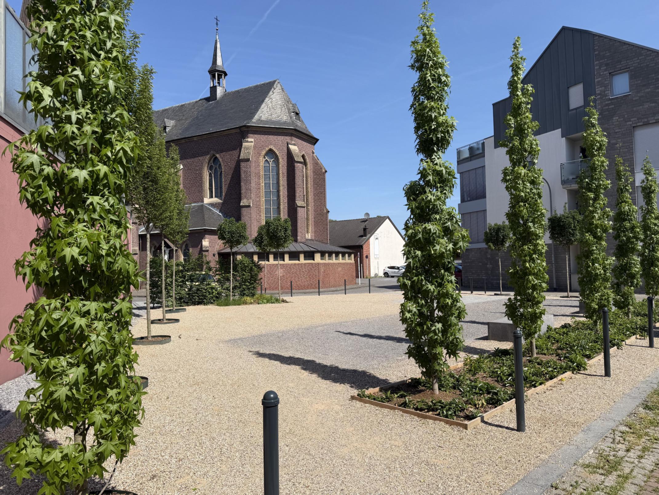 Kirchplatz 2_05-26