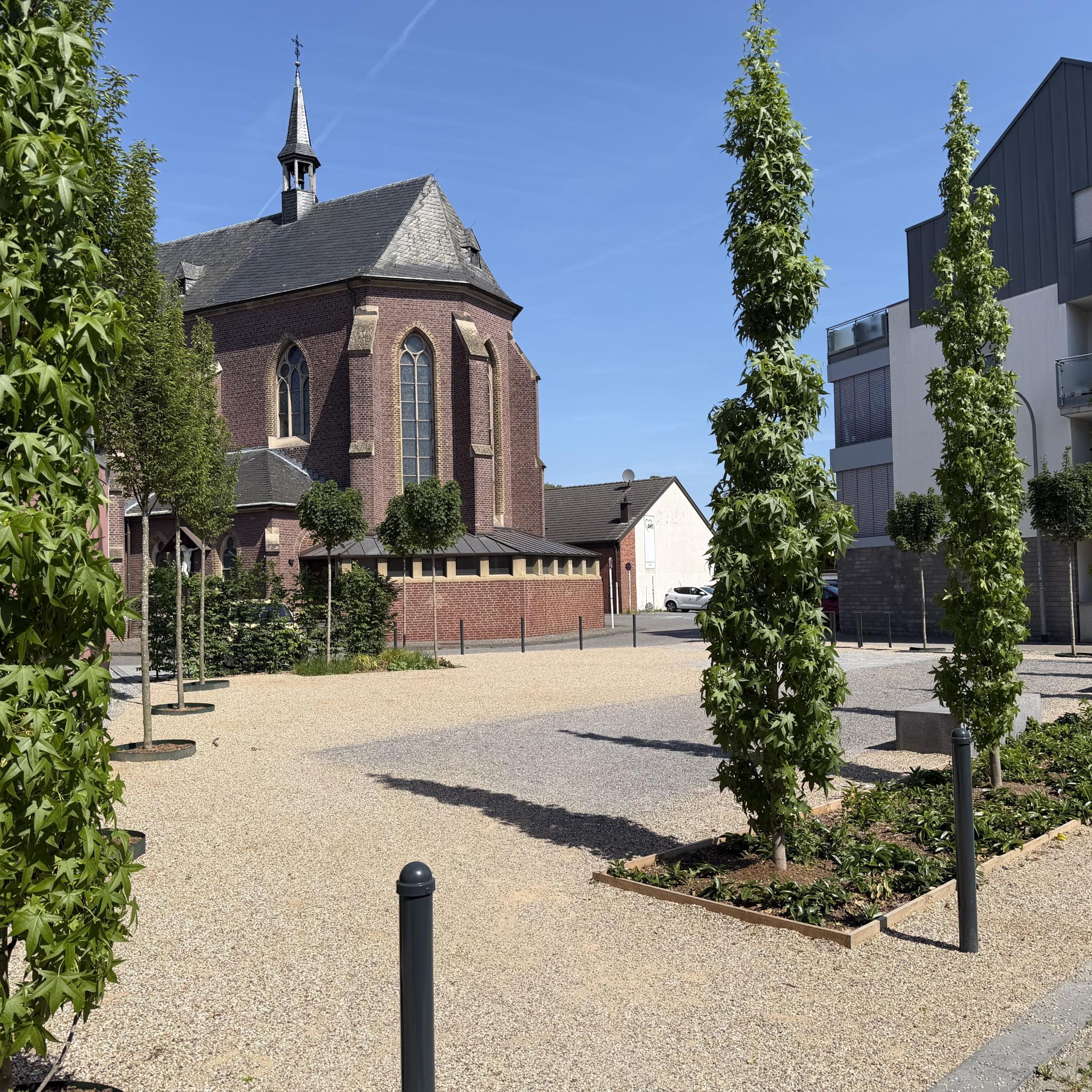Kirchplatz 2_05-26
