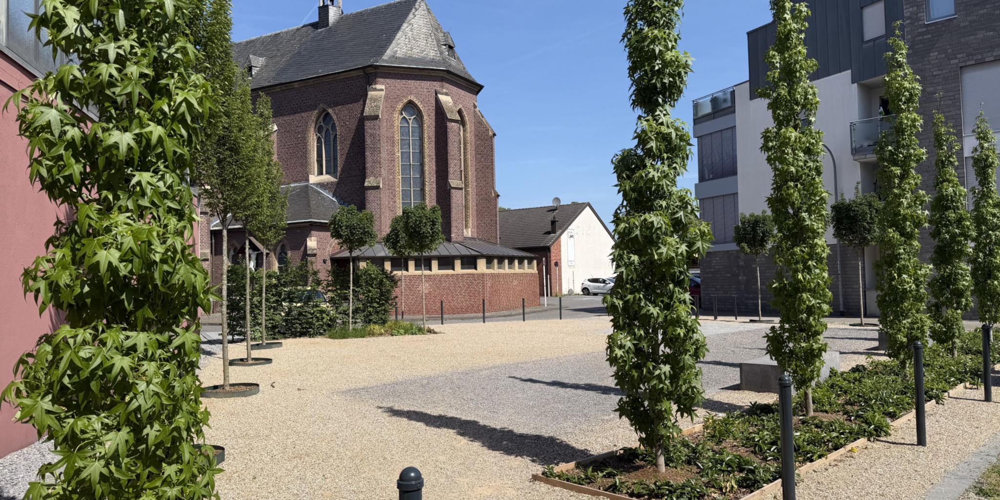 Kirchplatz 2_05-26