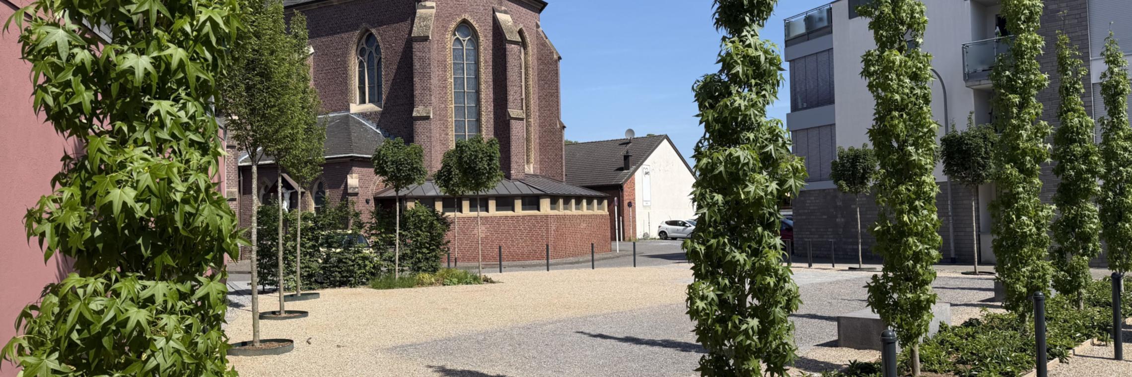 Kirchplatz 2_05-26
