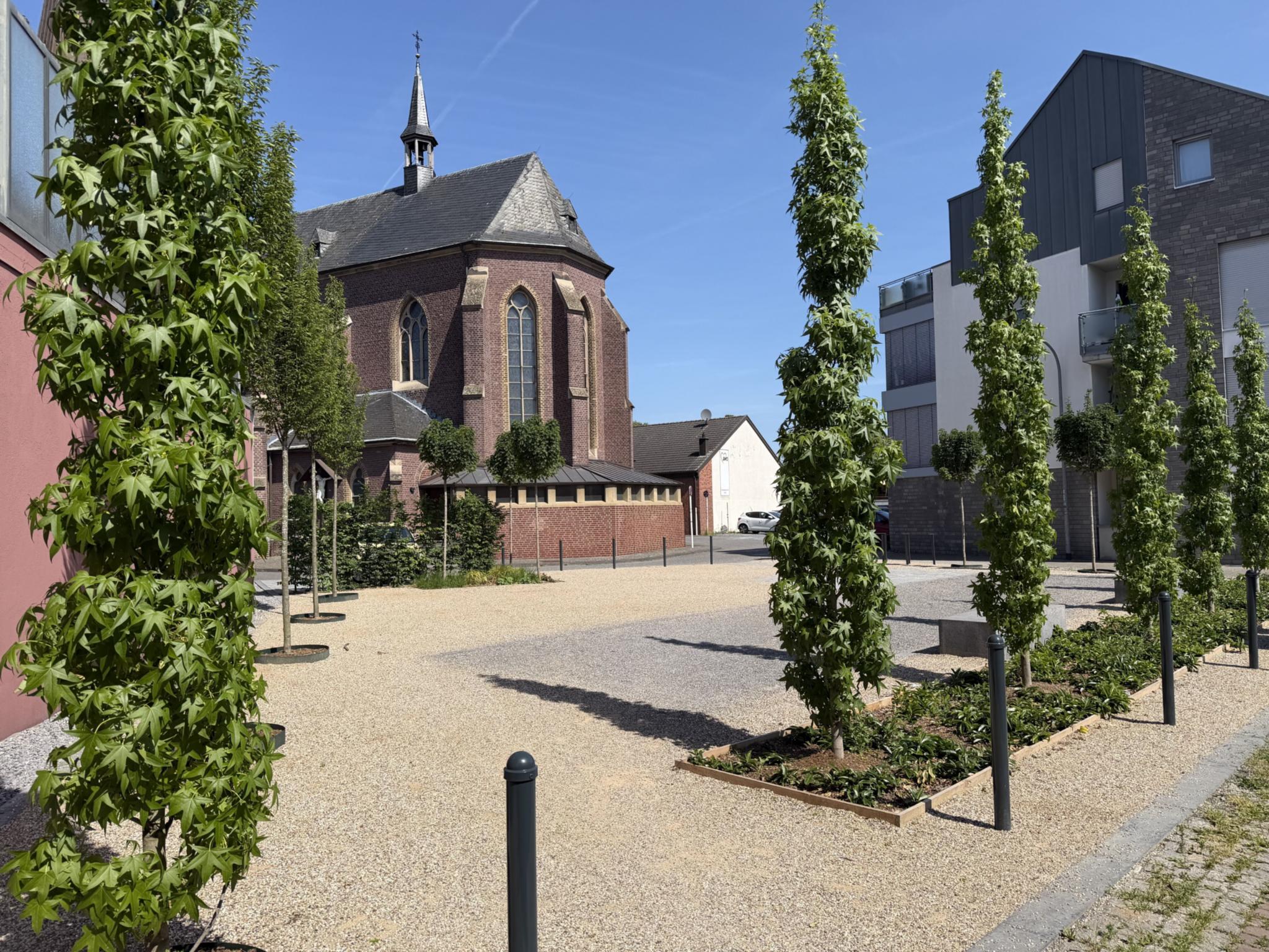 Kirchplatz 2_05-26