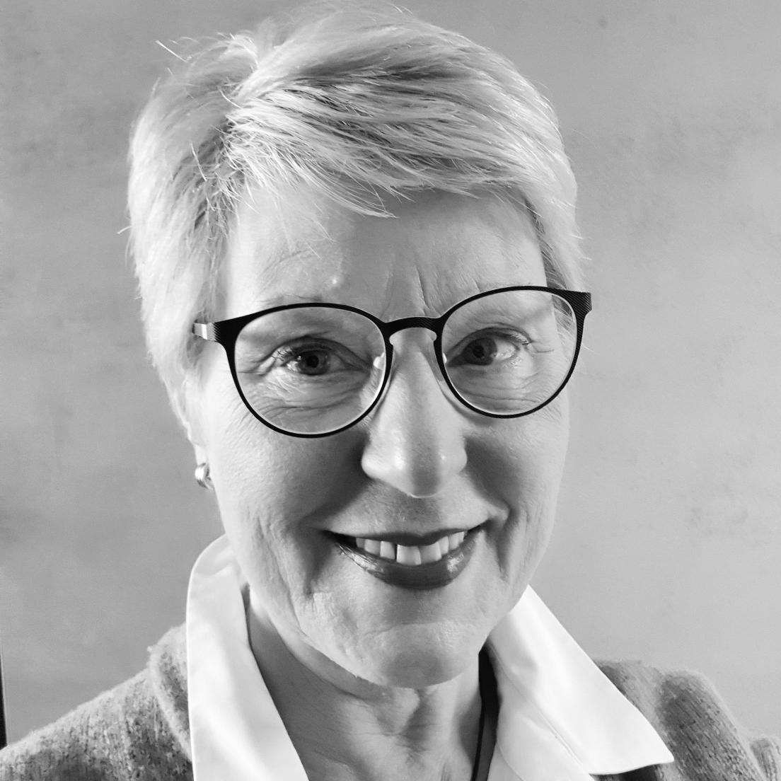 Elke Aretz,  Pfarrsekretärin